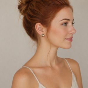 Boucles puces nacre dorée Ikita - bijou unique