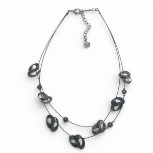 Collier noir graphique Ikita - bijou unique