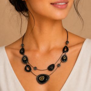 Collier Éclat Noir & Reflets Dorés - bijou unique