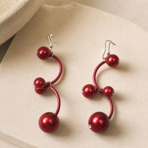 Boucles pendantes rouges graphiques - bijou unique