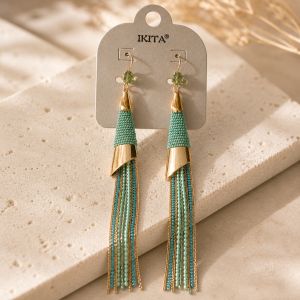 Boucles longues pompons turquoise - bijou unique