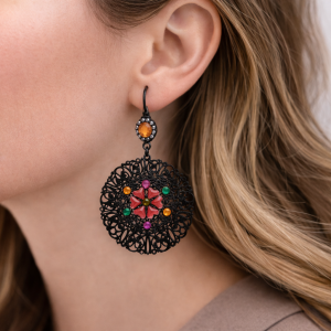 Boucles d’oreilles Ikita pendantes dentelle noire multicolore - bijou unique