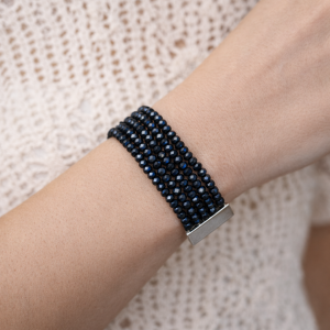 Bracelet Ikita 5 rangs perles noires bleutées - bijou unique